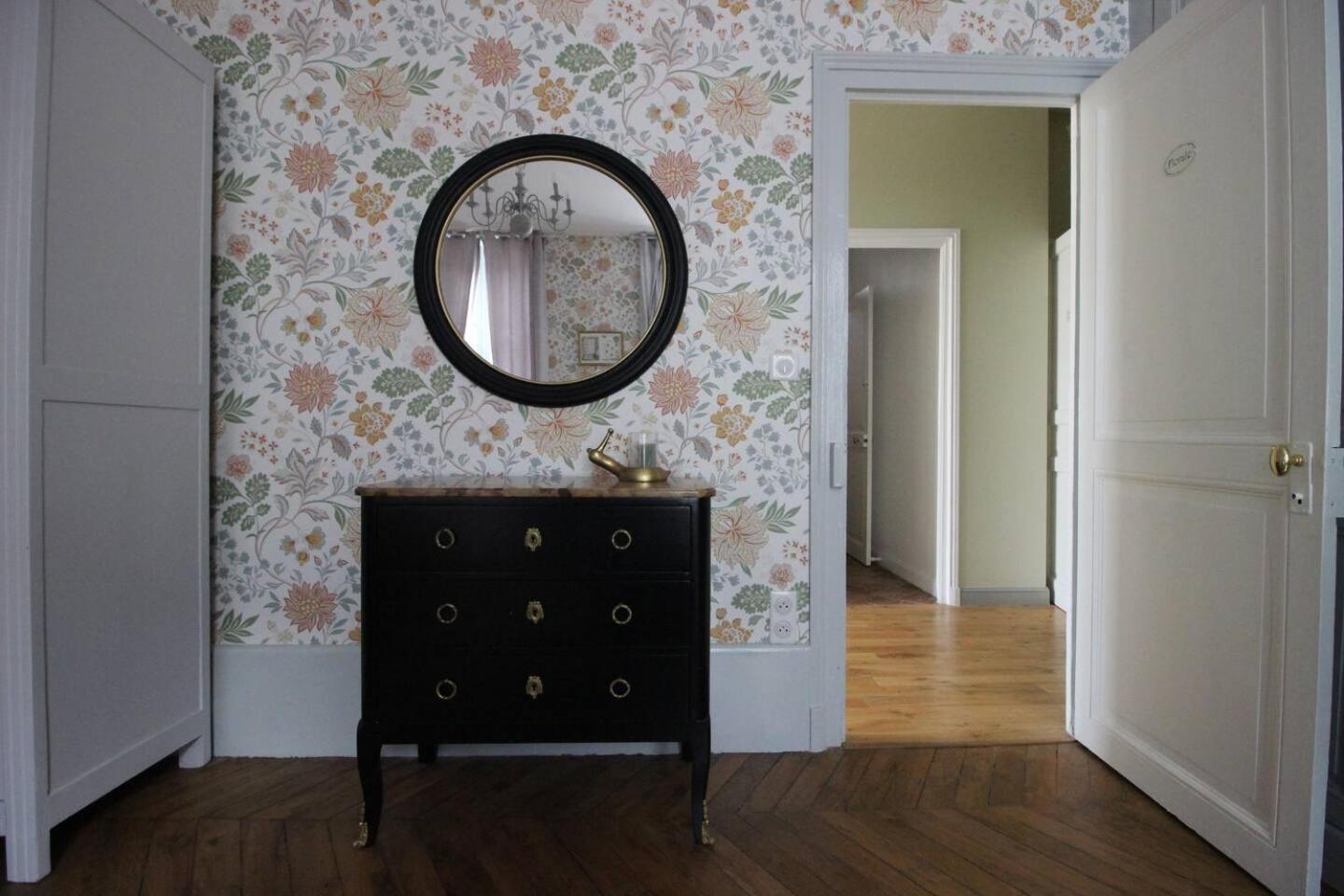 Domaine De Charme Au Coeur D'Orleans Classe 3 Etoiles - Bords De Loire - 21 Couchages Avec Parkings Prives エクステリア 写真